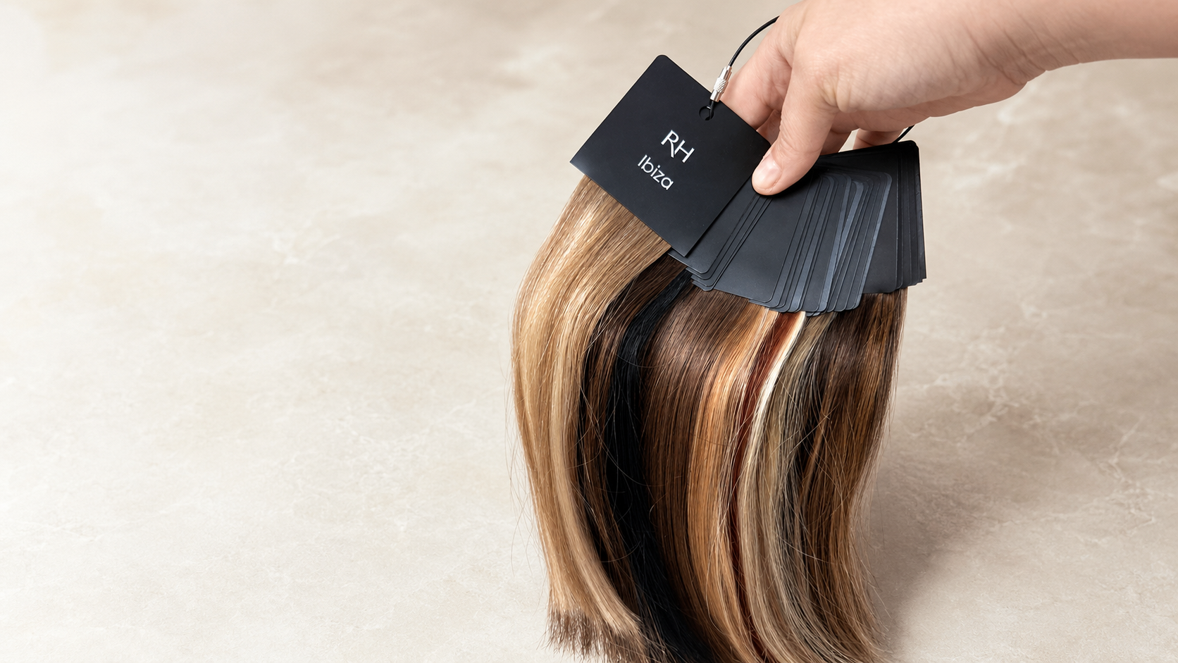 Nuancier de couleurs pour choisir ses extensions de cheveux naturels